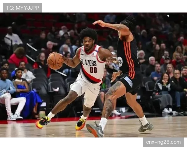 开拓者格兰特23分稳定输出 侧翼球员在进攻端承担组织责任 开拓者格兰特23分稳定输出 侧翼球员在进攻端承担组织责任